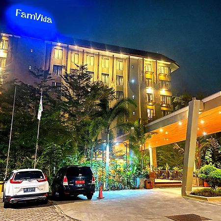 Famvida Hotel Lubuklinggau Exterior foto