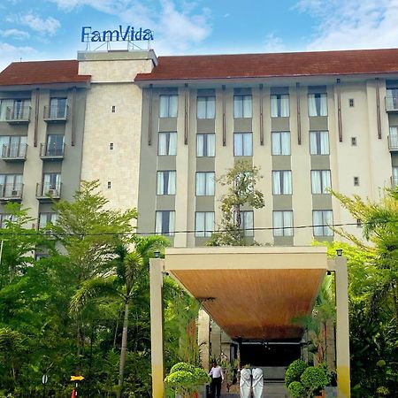 Famvida Hotel Lubuklinggau Exterior foto