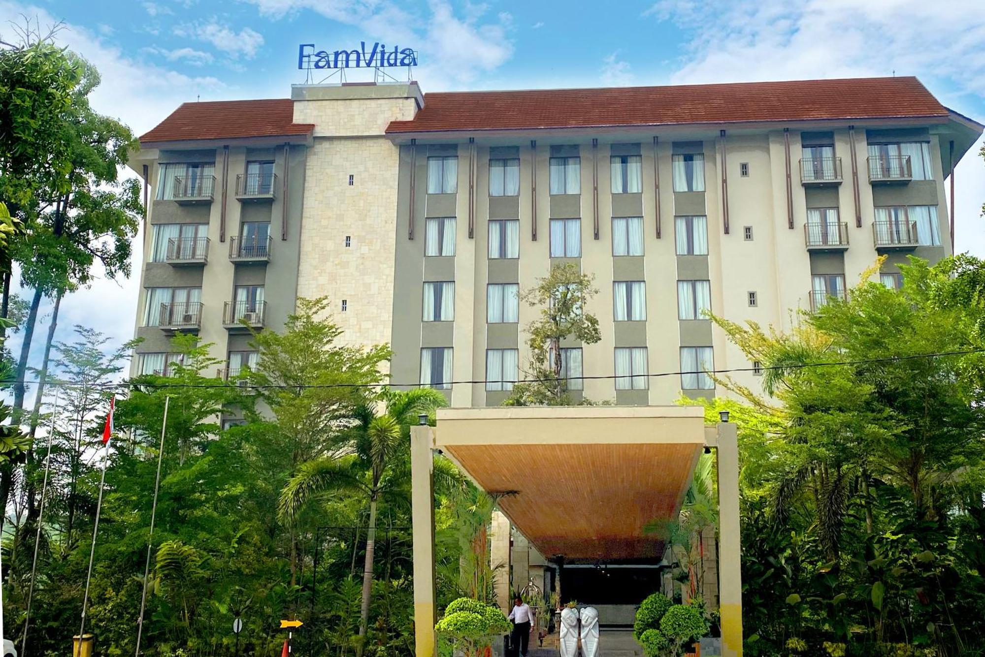 Famvida Hotel Lubuklinggau Exterior foto